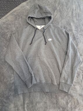 Nike Men's Gray Pullover Hoodie Sweatshirt